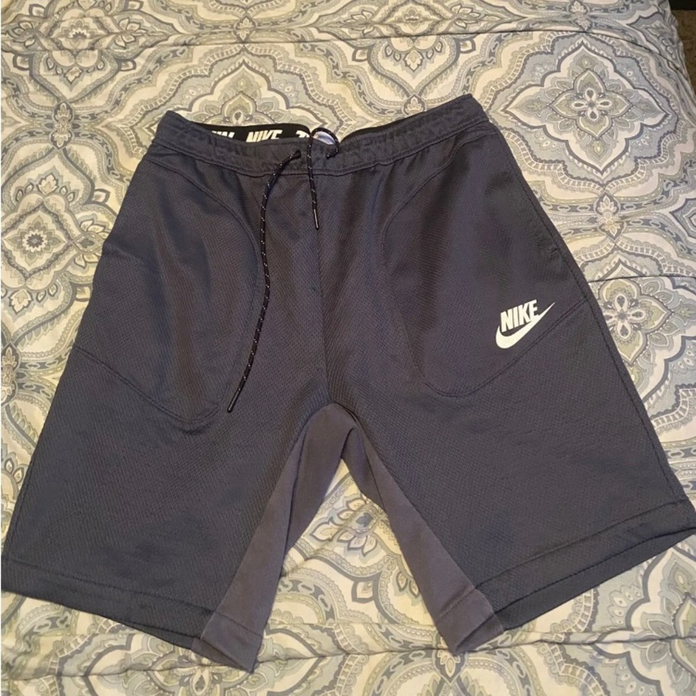 Men nike shorts navy blue. Size medium. Shorts are a little fitted.